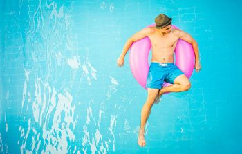 Bouées pour adulte : Tendance 2022 à la piscine