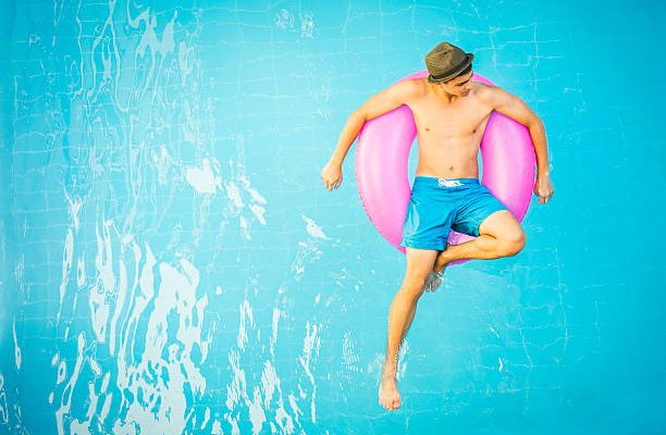 Bouées pour adulte : Tendance 2022 à la piscine